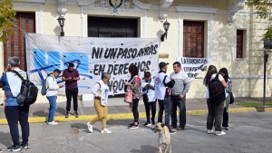 Unter se movilizó en Viedma e insiste con el pedido de audiencia al gobernador Weretilneck