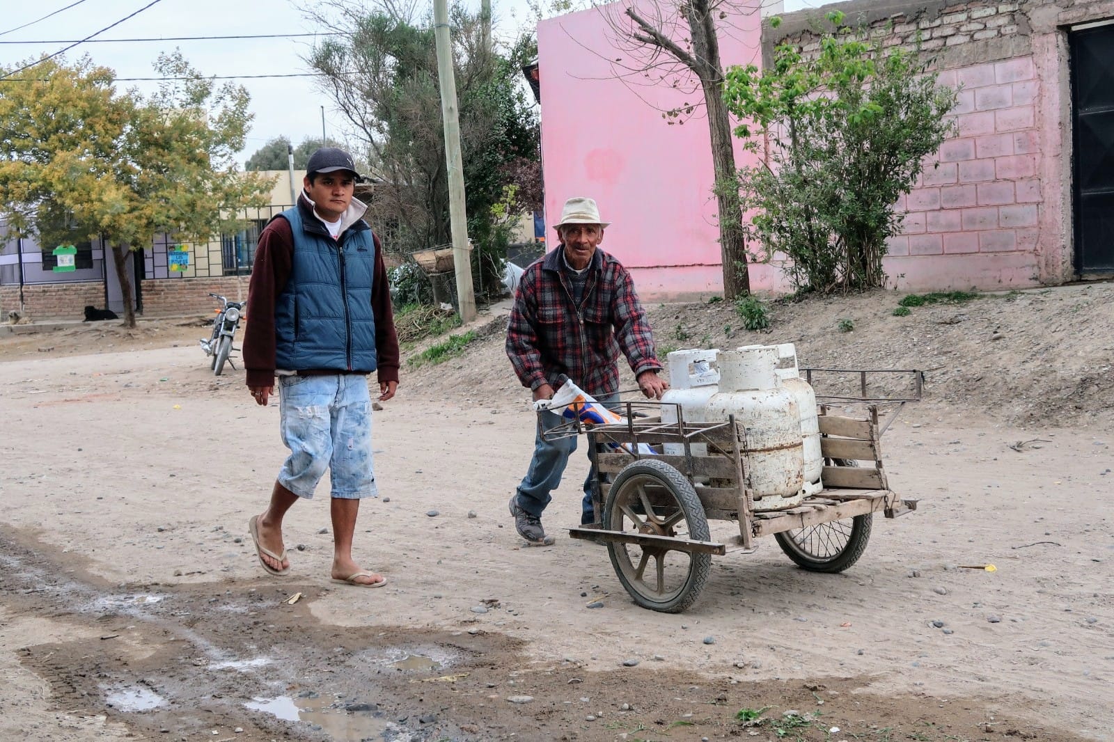 Las garrafas en los comercios barriales rondan los 25.000 pesos. Foto: Cecilia Maletti. 