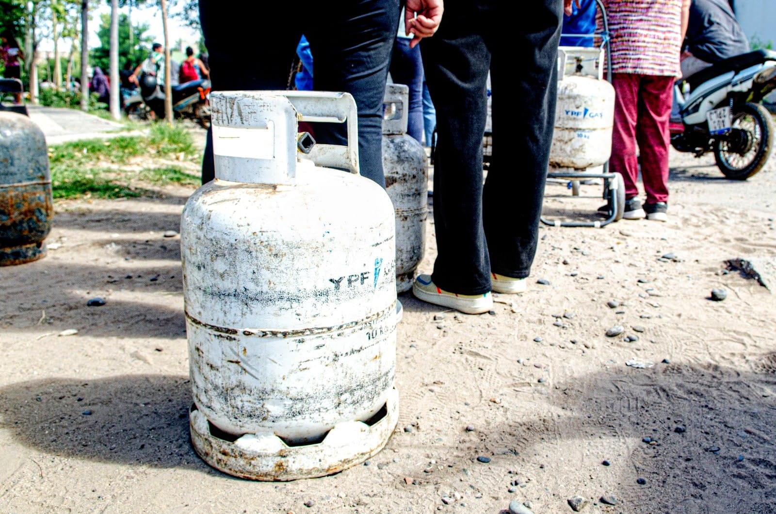 Las garrafas en los comercios barriales rondan los 25.000 pesos. Foto: Cecilia Maletti. 