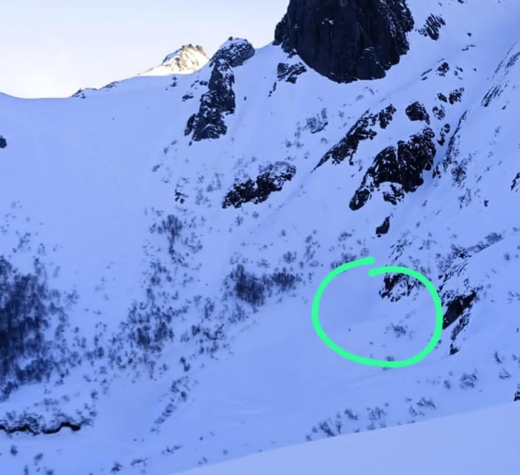 Avalancha en cerro López, en Barilochez. Foto: Gentileza. 