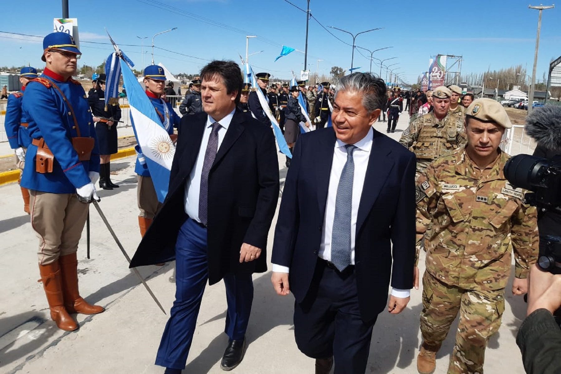 El intendente  de Neuquén, Mariano Gaido y el gobernador, Rolando Figueroa. Foto: Oscar Livera.