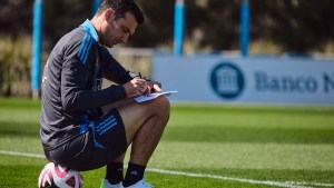 Alarma en la Selección Argentina: Lionel Scaloni sufrió una baja de último momento