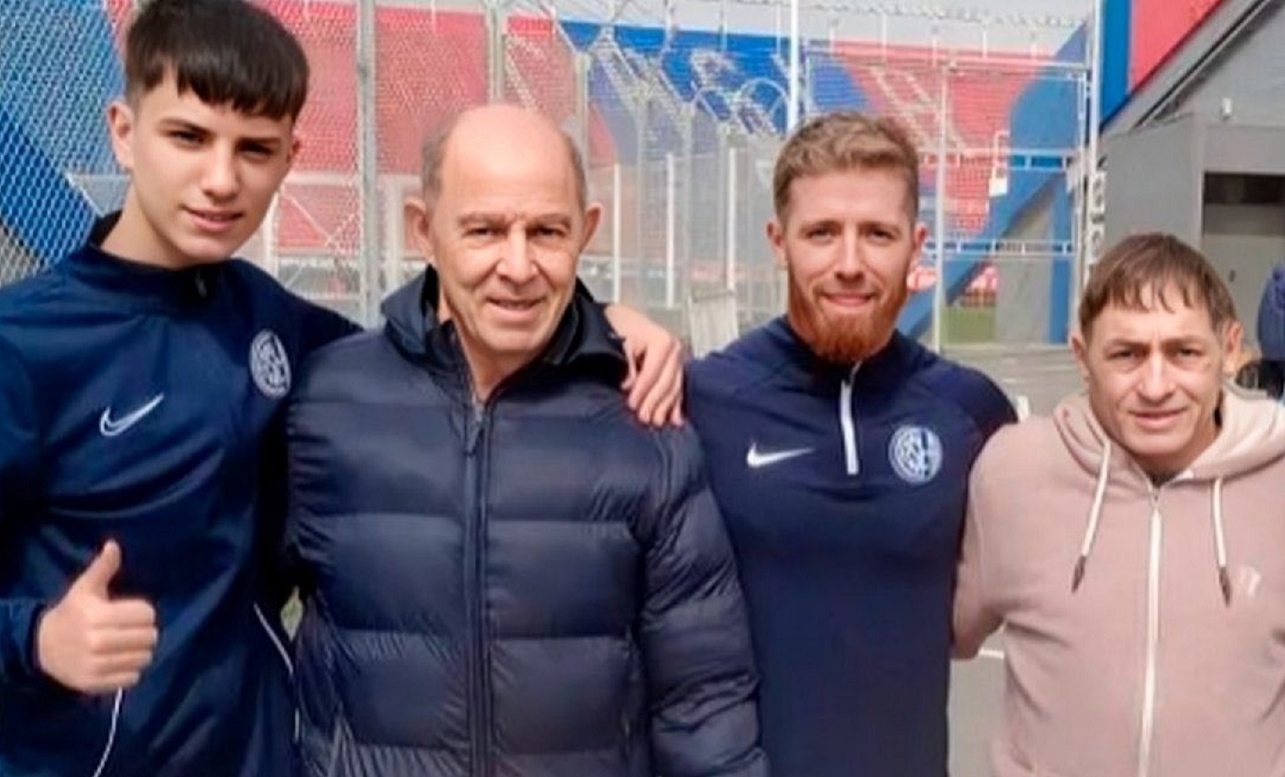 Ricardo Bochini junto a Iker Muniain.