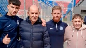 Inesperada visita de Ricardo Bochini a Iker Muniain en San Lorenzo: la particular relación que los une