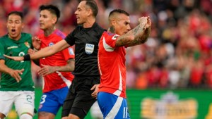 Escandaloso gol de Chile ante Bolivia en las Eliminatorias: lesión del arquero y gesto anti fair play