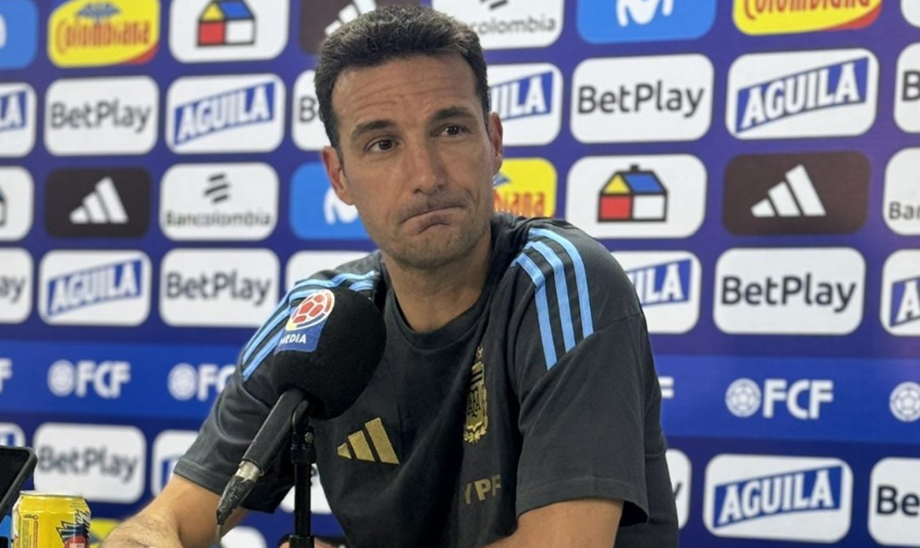 Lionel Scaloni habló tras la derrota de Argentina ante Colombia en Barranquilla. Foto: @gastonedul.