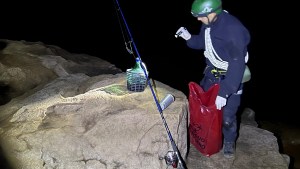 Quién era el pescador de Cipolletti que murió tras caer de un acantilado en El Chocón