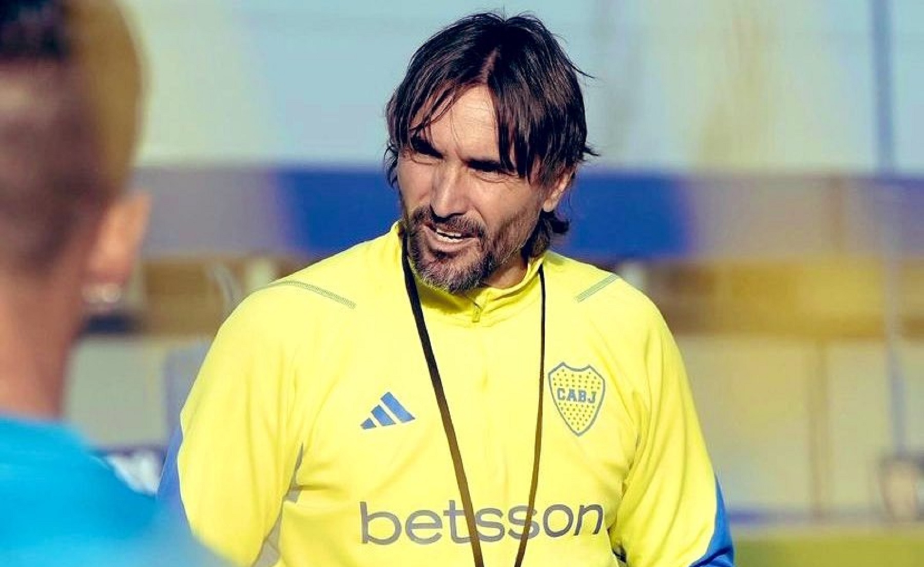 El entrenador de Boca prepara el once para lo que será el clásico ante Racing.