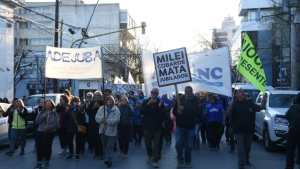 Video | Marcha de jubilados y universitarios en Neuquén y Río Negro: así fueron las multitudinarias protestas