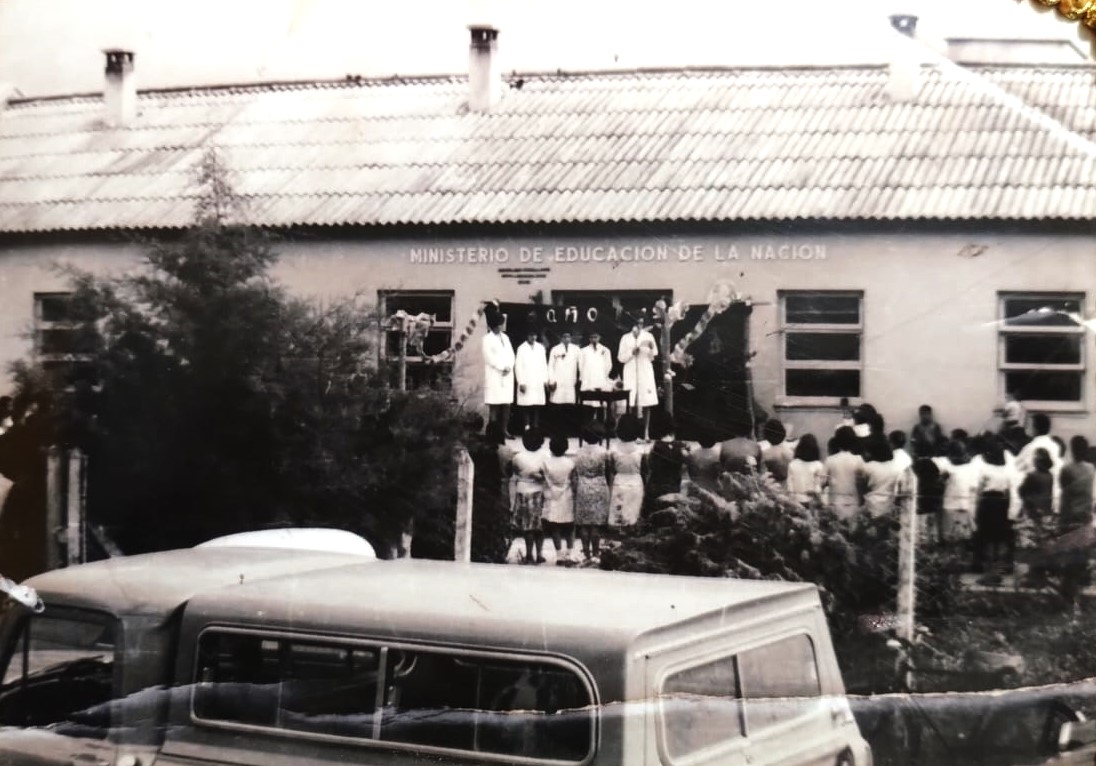 El aspecto original del edificio de la Escuela N°27 de Allen. Foto: Archivo del colegio.