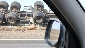 Murió un camionero tras un accidente en la Ruta 237: hay una mujer de Bariloche derivada con heridas