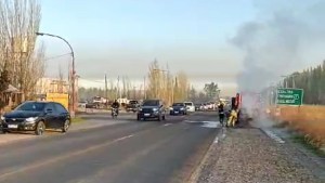 Video | Humo en el Tercer Puente: en la Ruta 151 se incendió un auto