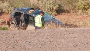 Video | Un muerto en Añelo: volcó un auto y aseguran que se trata de un joven