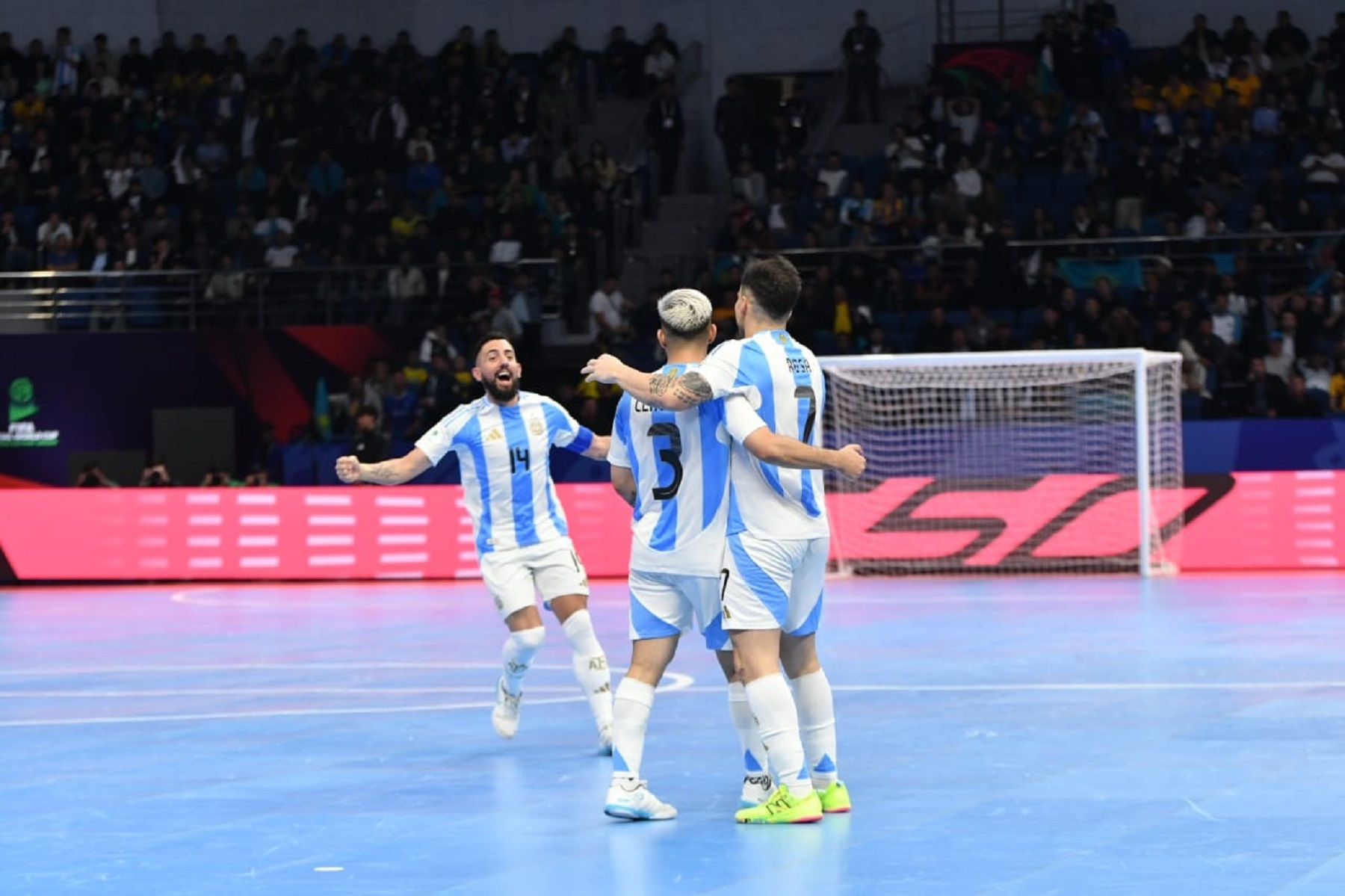 La Selección Argentina aplastó a Kazajistán y clasificó a semis del Mundial de Futsal. 