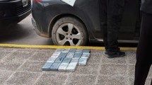 Imagen de Lo atraparon tras fugarse de un control en Neuquén: llevaba más de 30 kilos de cocaína en el auto