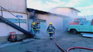 Bomberos controlaron el incendio en el corralón municipal de Bariloche