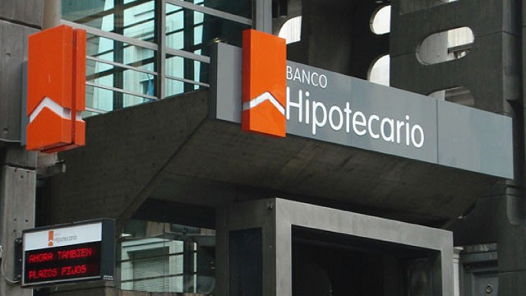 Banco Hipotecario.-