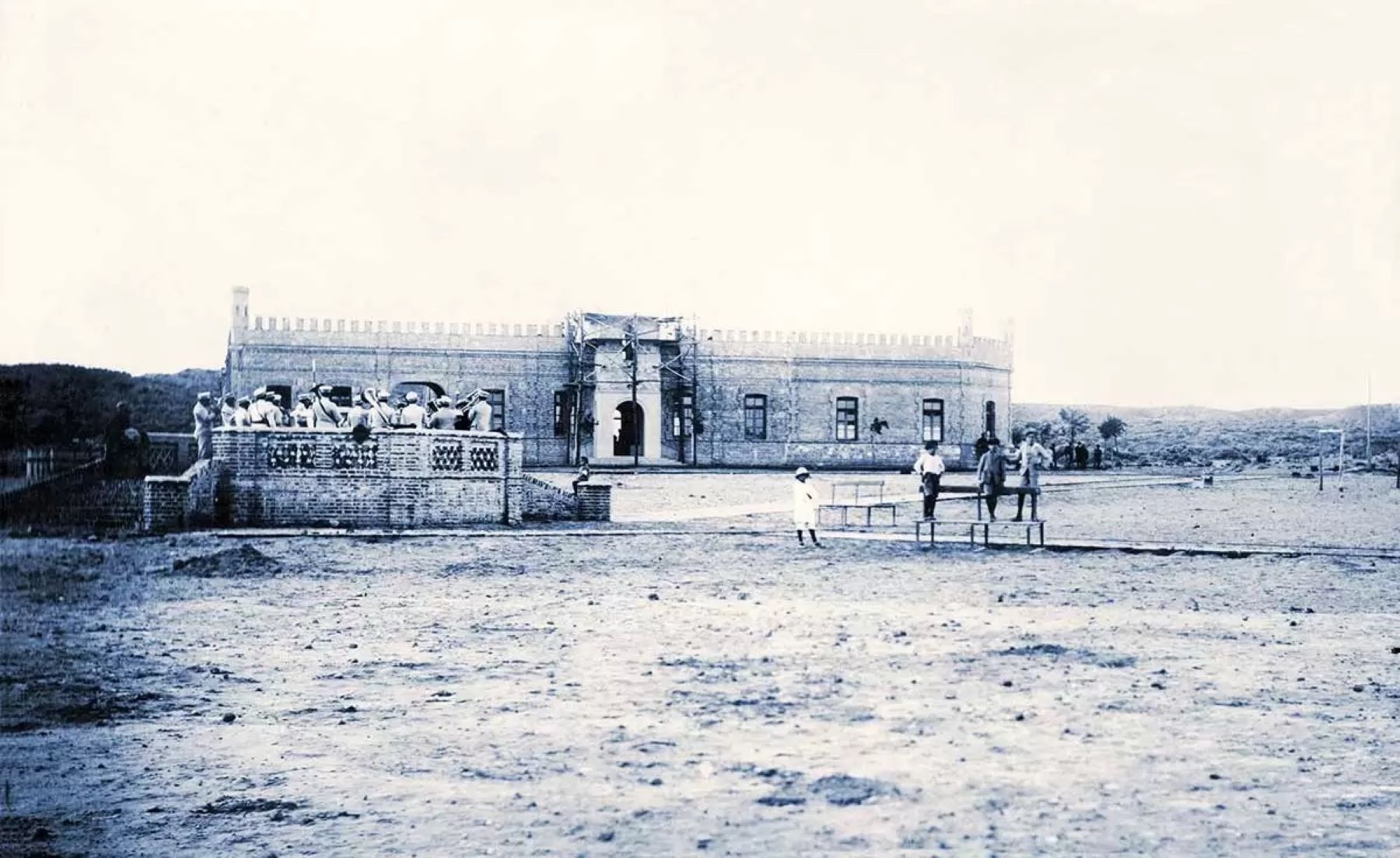 La construcción que comenzó en 1916 fue la primera de la ciudad en ser levantada completamente de ladrillos. El resto de las casas eran de adobe. (FOTO: Archivo)