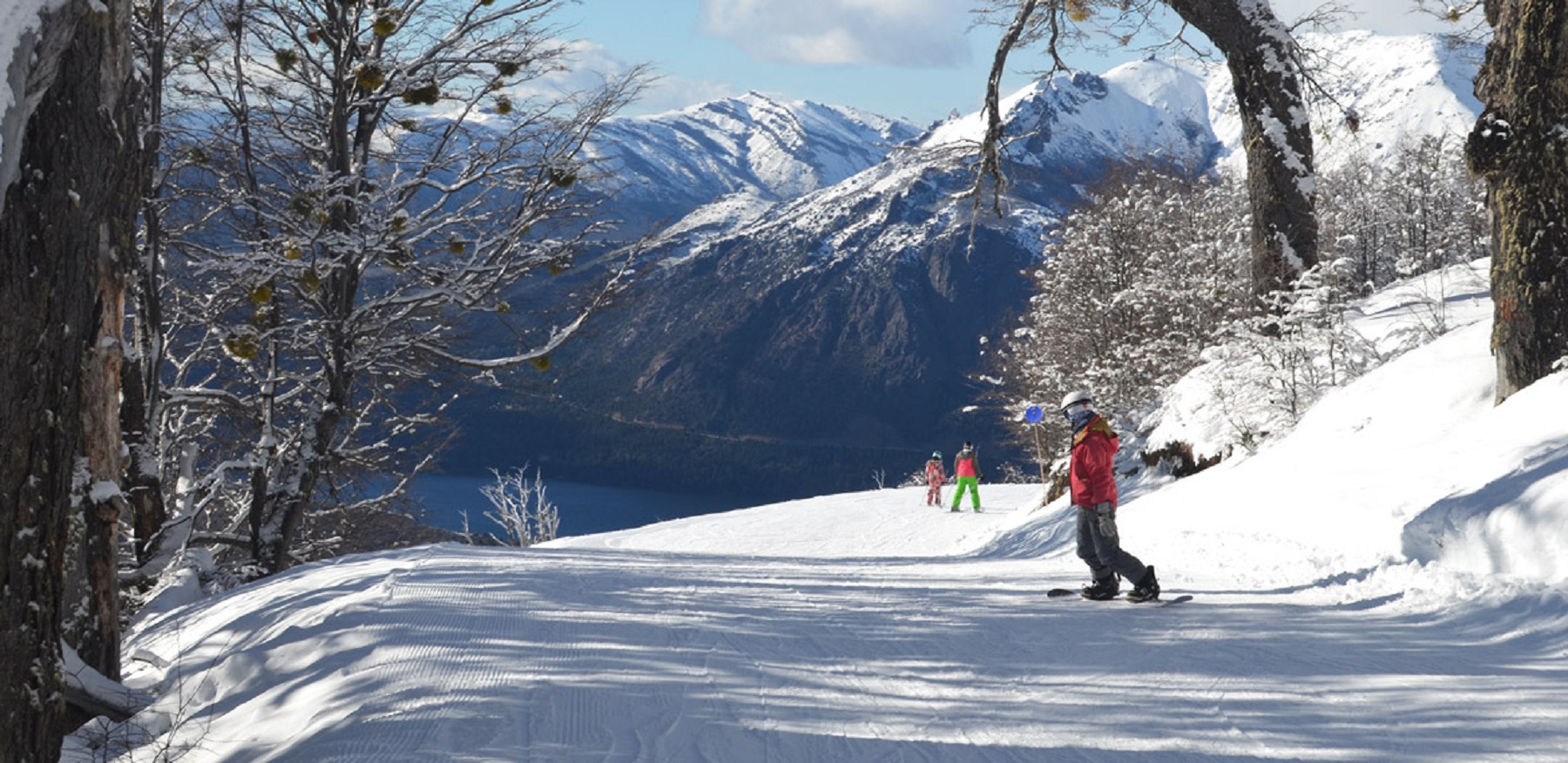 Cerro Catedral en Bariloche, una oferta para disfrutar de la nieve en primavera. Foto Secretaría de Turismo y Producción. 