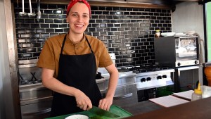 Viedma: Sonia Nieva, la chef que define a la gastronomía como un transporte cultural