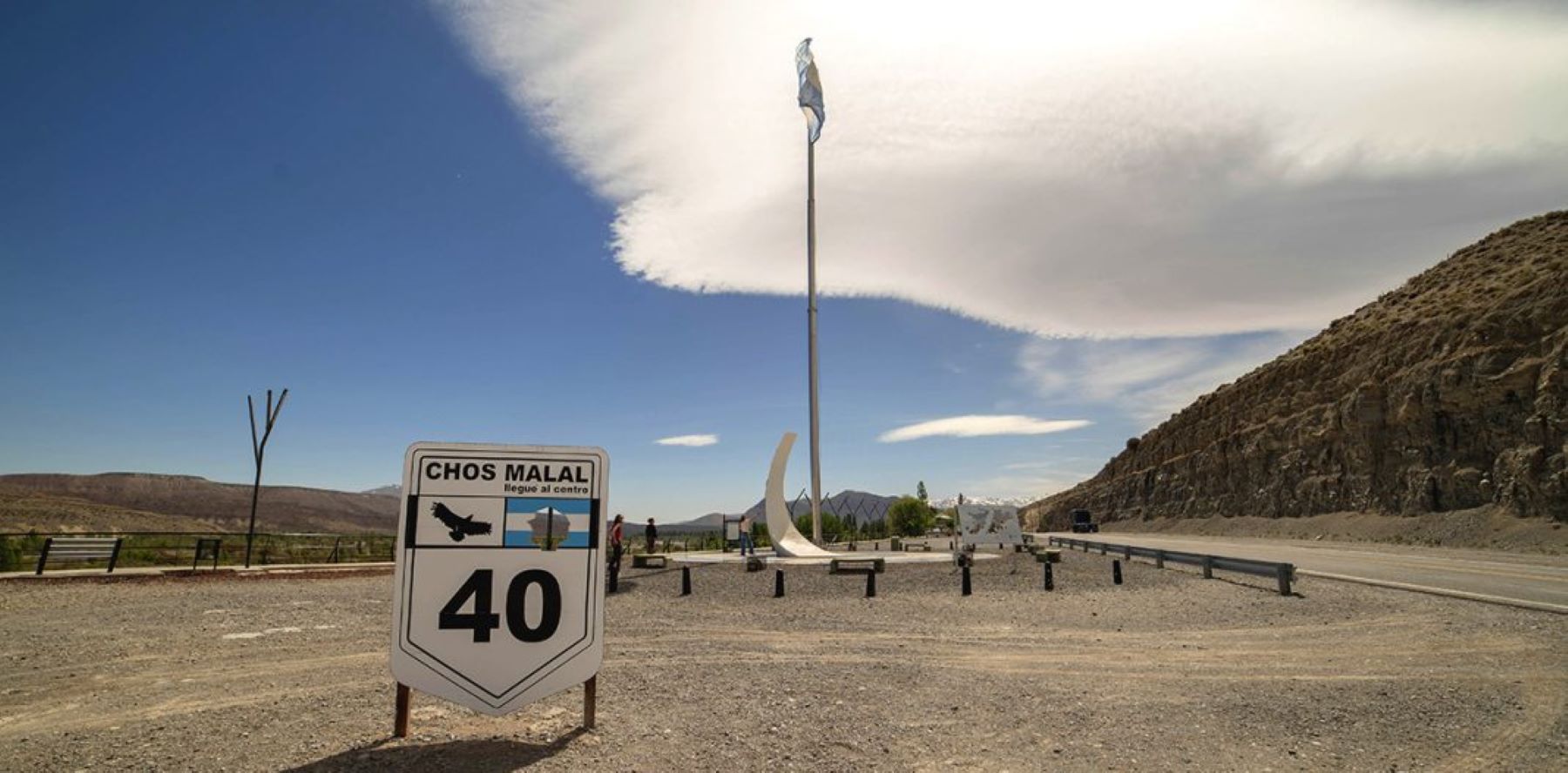 Ya funciona el colectivo que une el norte neuquino con Mendoza. Foto: Gentileza Neuquén Informa. 