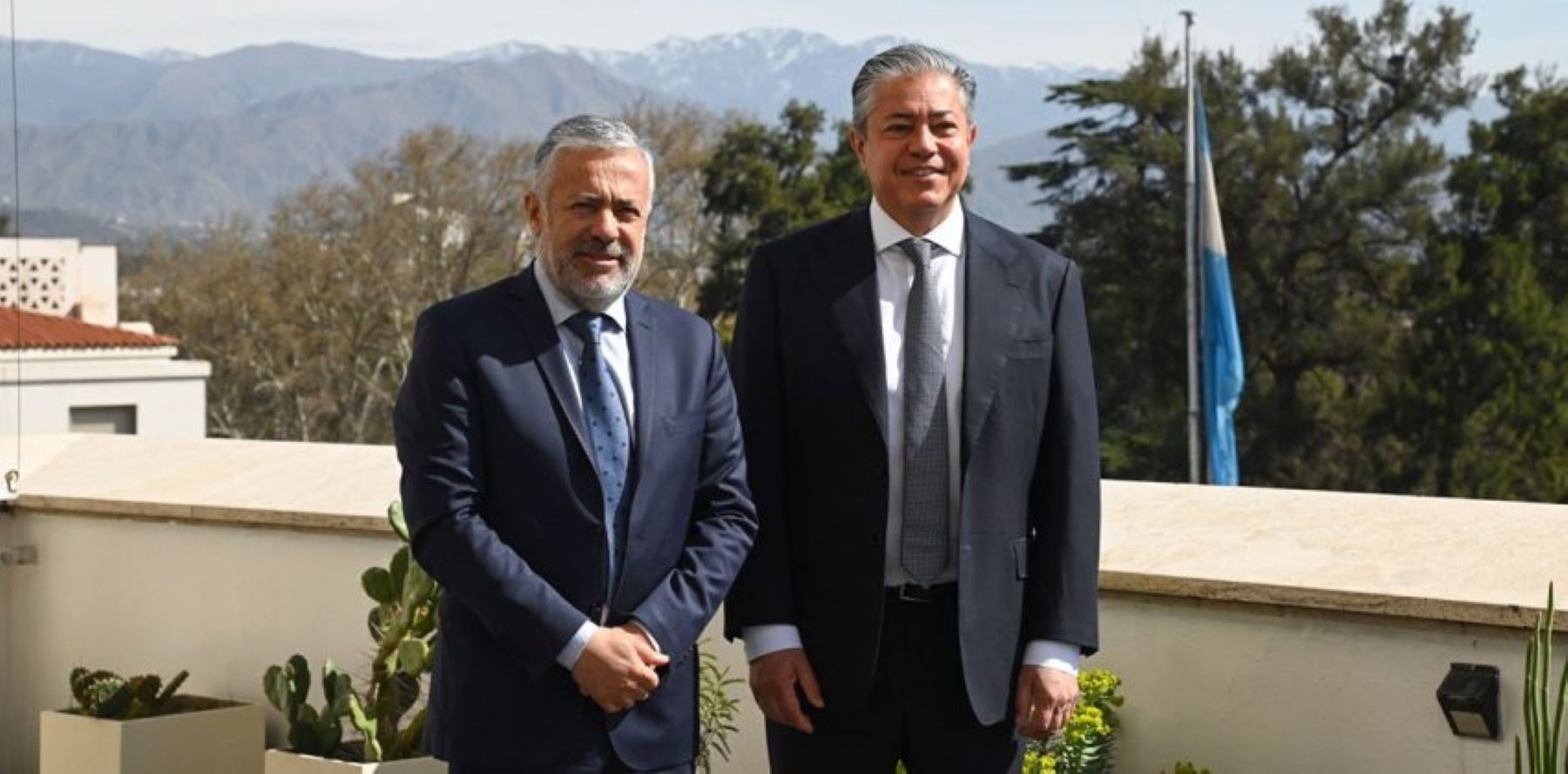 Acordaron el impulso de una línea de colectivos que unirá Neuquén con Mendoza. Foto: Gentileza