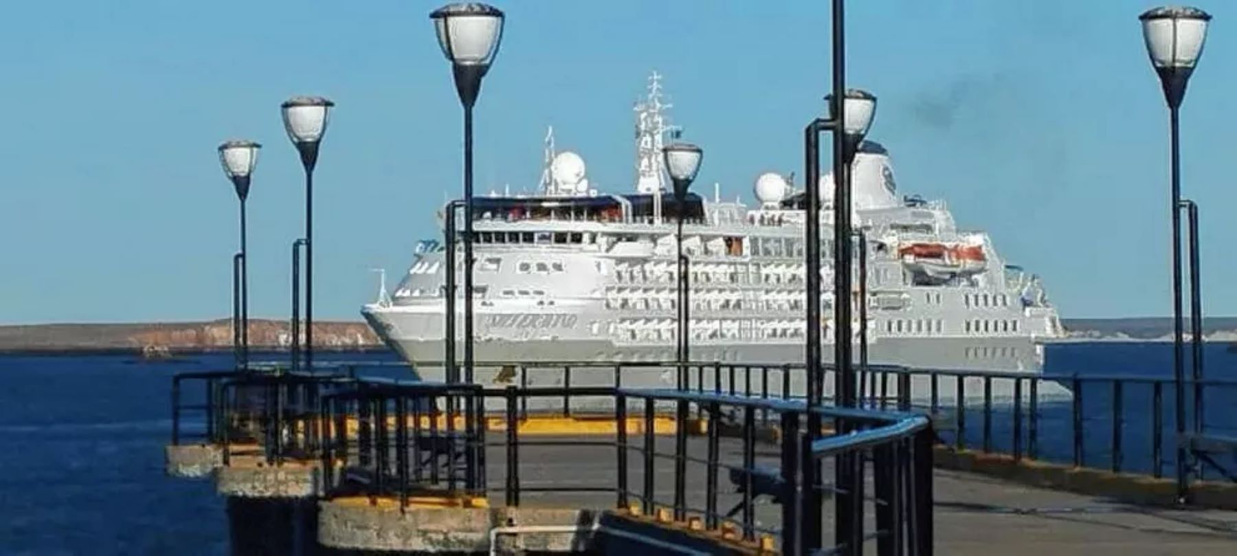 Los cruceros atracan y llenan de vida a la ciudad de Puerto Deseado, que quiere incrementarlos 