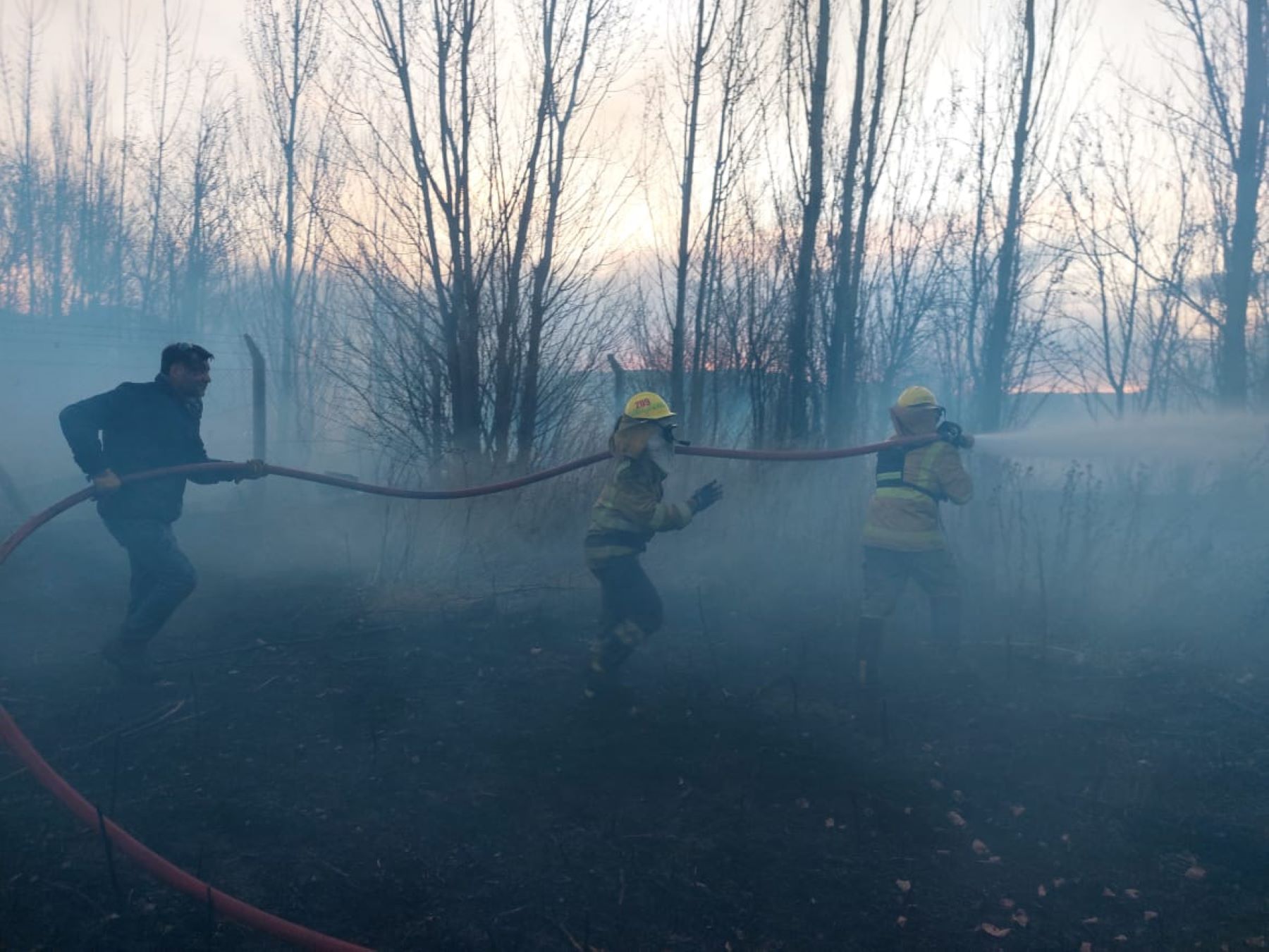 El funcionario de Neuquén estuvo en el incendio en las tareas de extinción del fuego. Foto: Gentileza. 