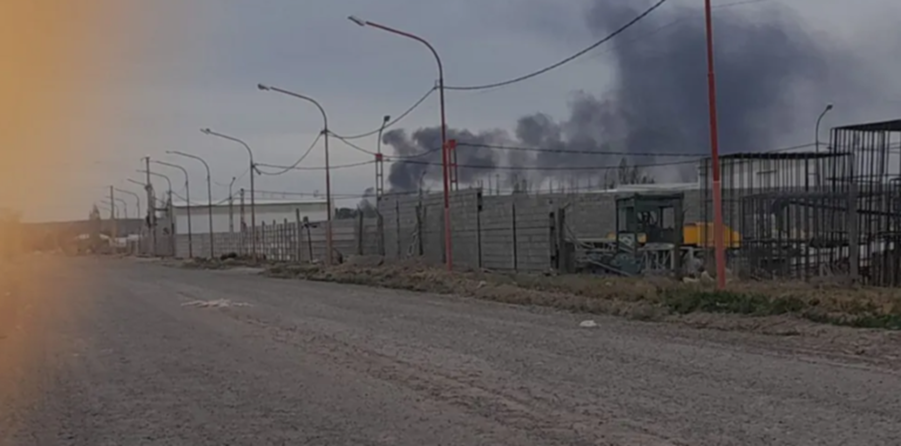 Incendio de pastizales: el humo afecta a un sector Cipolletti. Foto gentileza