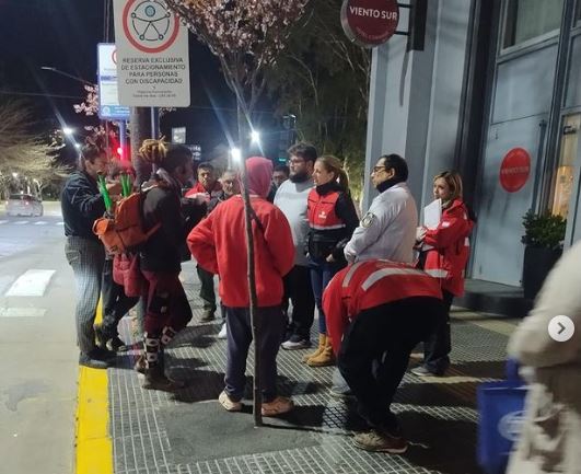 La secretaria de Emergencias hizo una recorrida nocturna para asistir a los que viven en la calle (ig de Luciana Ortiz Luna)