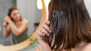 Cómo lavar el pelo teñido para mantenerlo saludable