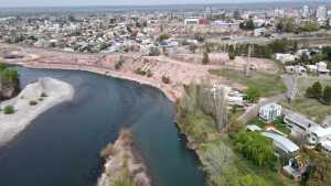 En el barrio Bocahue hay vecinos que quieren abrir el alambrado para seguir el paseo costero en Neuquén