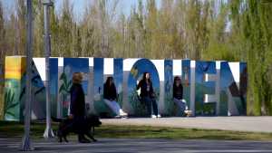 Festival de Primavera en Neuquén: música en vivo y arte este sábado en el Paseo de la Costa