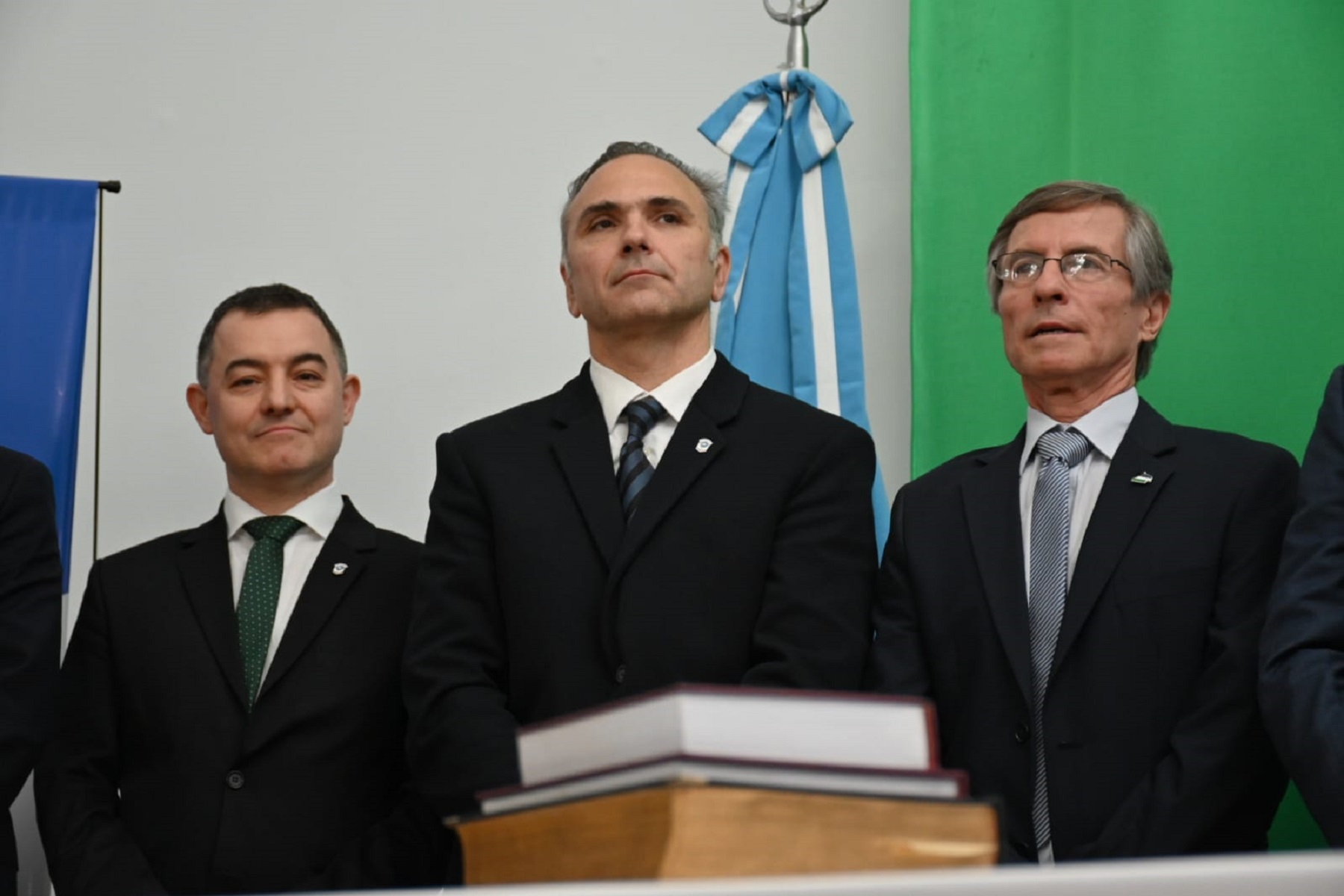 Dumrauf, Lutz y Gatti juraron en la Casa de Gobierno, en Viedma. Foto: Marcelo Ochoa.