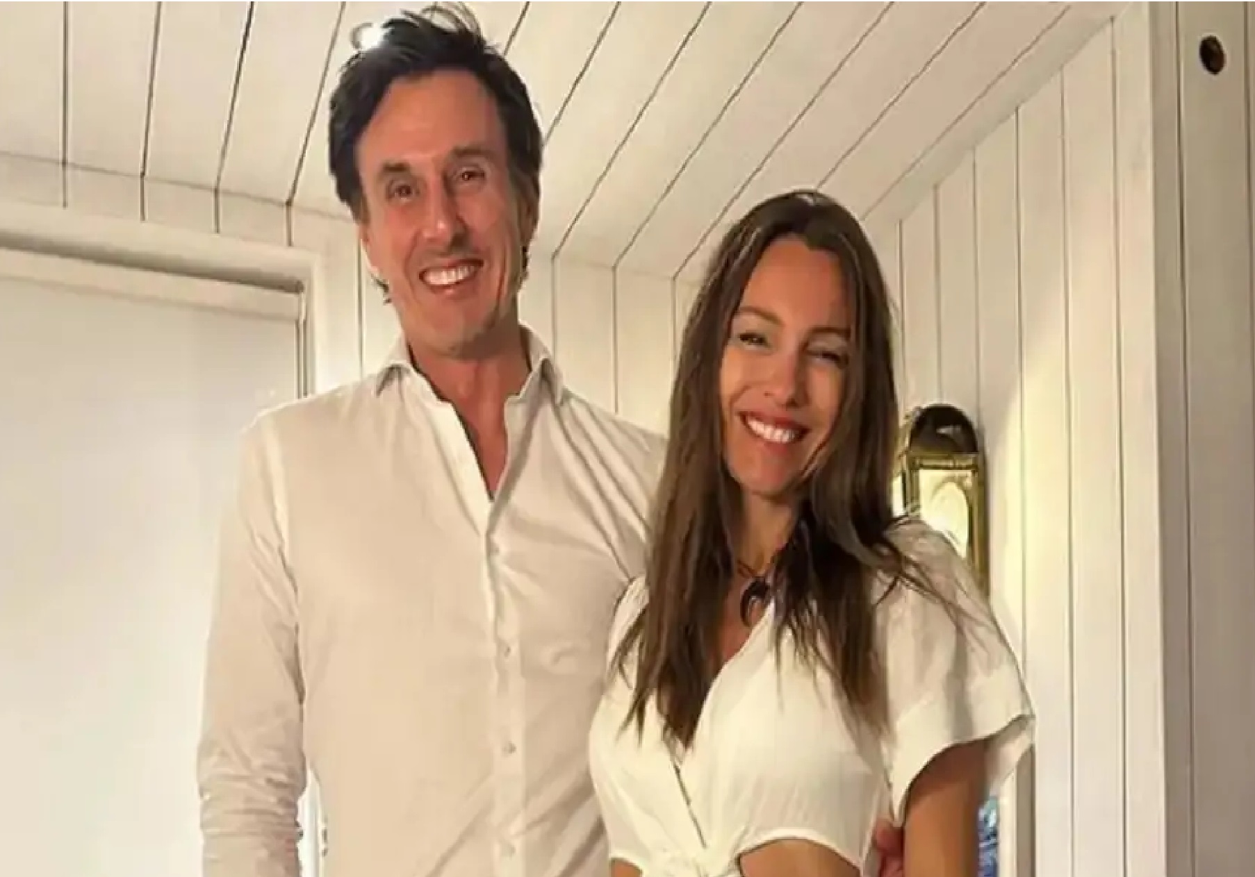 En medio de los rumores de crisis, Pampita desmintió un supuesto “like” a un comentario en contra de Roberto García Moritán