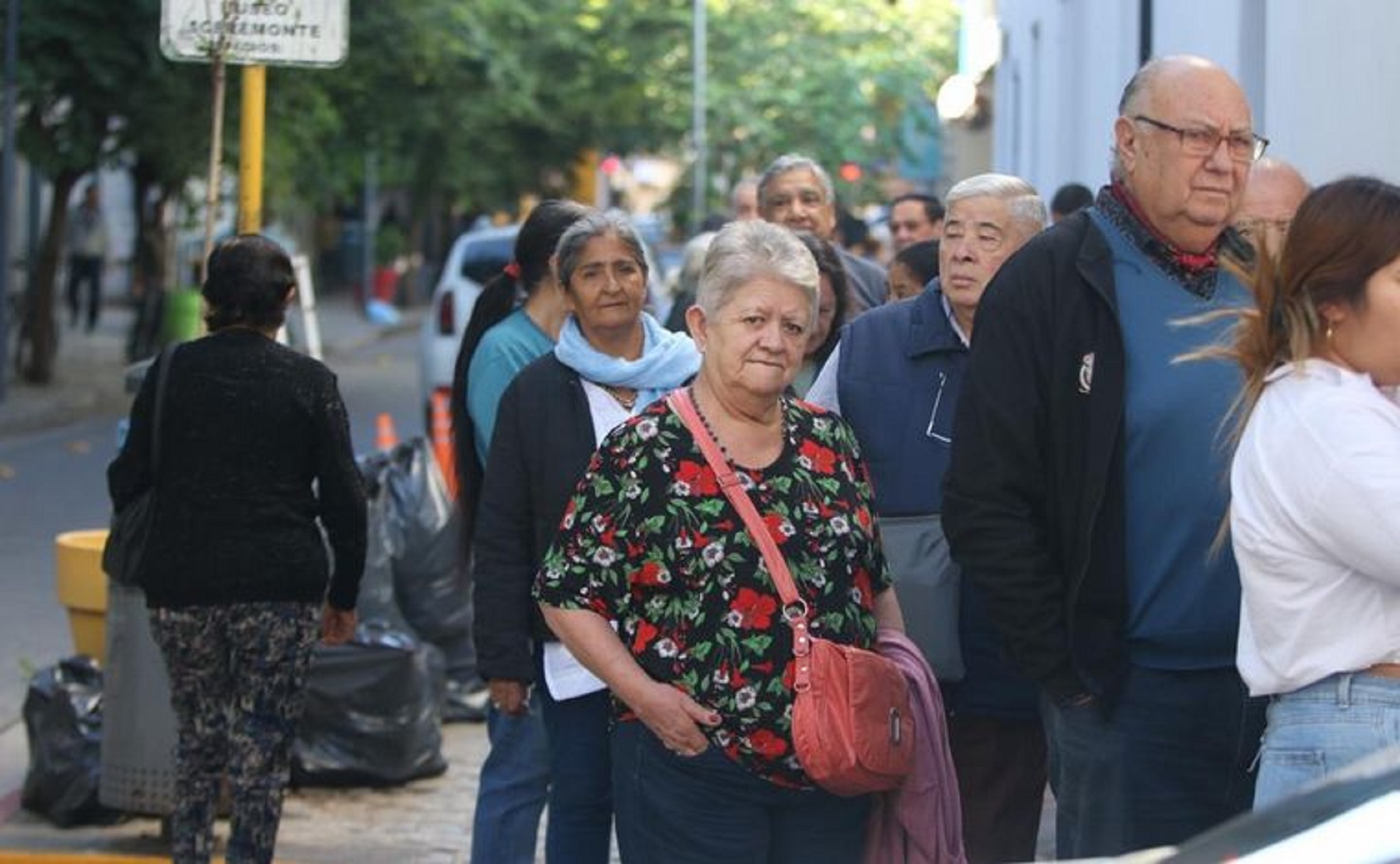 Pensionados ANSES.-