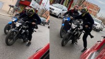 Imagen de Fotografía de un robo en Neuquén: así se llevan una moto en plena avenida