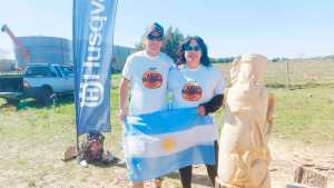 Arte en motosierra: Rosana, la escultora del mar representó a la Patagonia en Uruguay