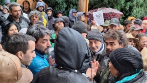 ATE señala a los manifestantes de San Martín de los Andes por el estacionamiento medido: «Incitadores»