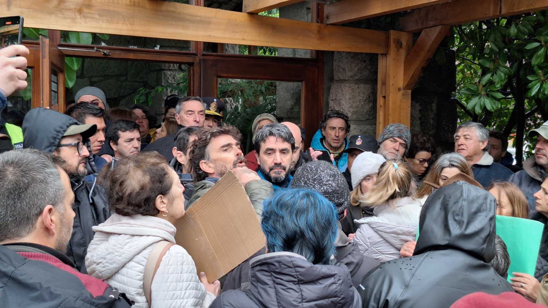 Vecinos de San Martín de los Andes contra el estacionamiento medido. Foto: gentileza.