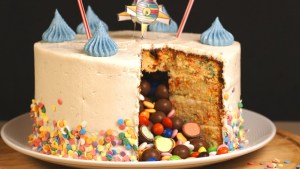 Paso a paso, cómo hacer una torta piñata como la de Bake Off Famosos