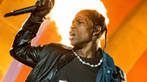 Locura por Travis Scott: Una fanática se tiró desde la platea del Movistar Arena y salió ilesa