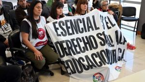 Unter suspendió el paro tras la baja del proyecto de educación esencial en Río Negro