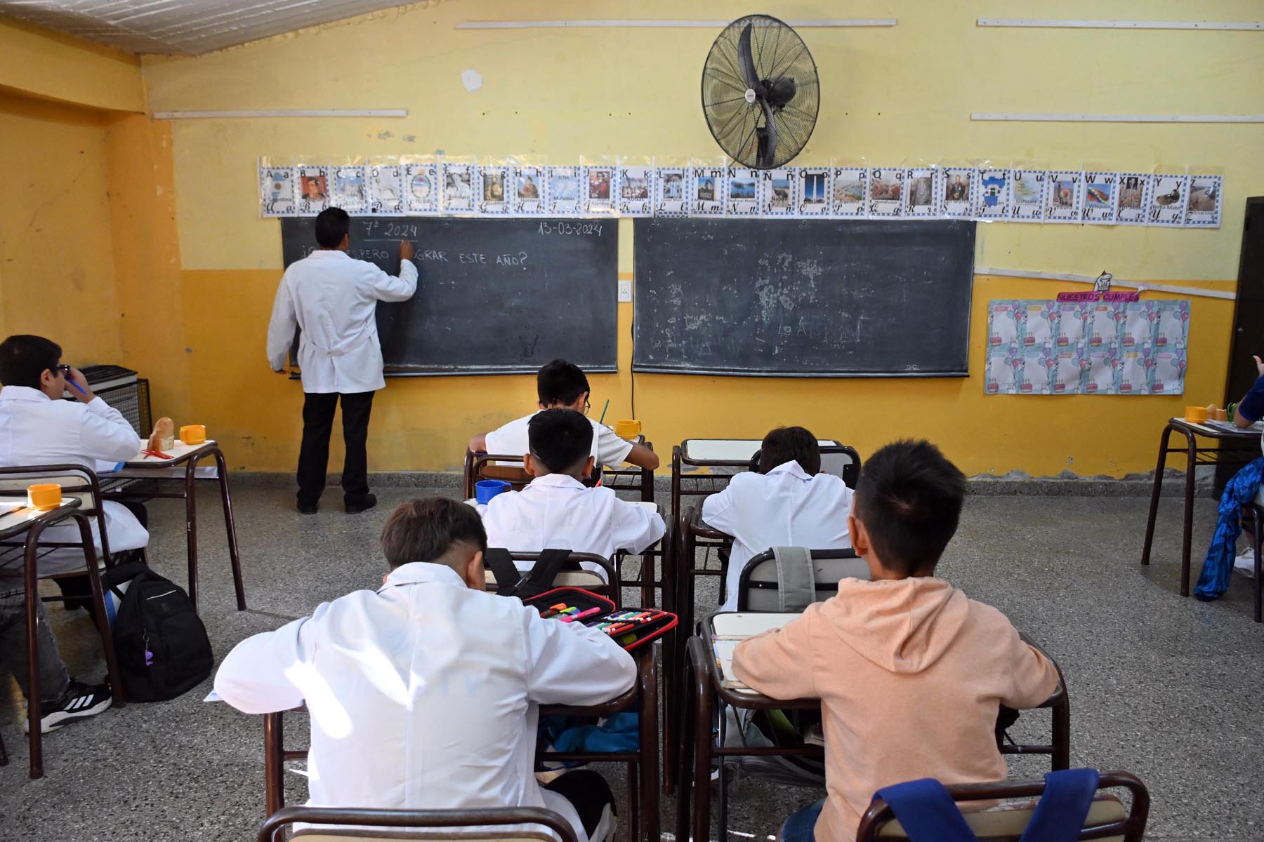 Educación defendió el control de licencias y pidió no perder de vista "la calidad pedagógica" por la presencia del maestro en clases. Foto: Marcelo Ochoa