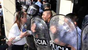 Cómo sigue el paro de Unter en Río Negro este viernes, tras la represión y la esencialidad educativa