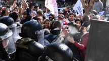 Imagen de La Justicia investiga las agresiones frente a la Legislatura de Río Negro