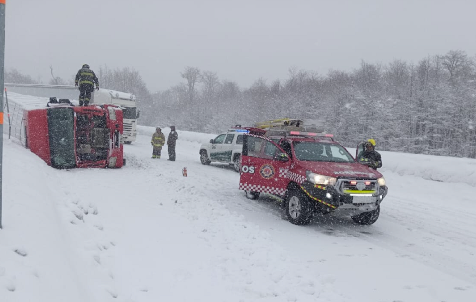 Vuelco en la Ruta 231. Foto: Bomberos Villa La Angostura