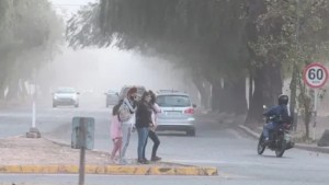 Viento Zonda: alerta en Mendoza, San Juan y La Rioja este martes, cuánto marcarán las ráfagas