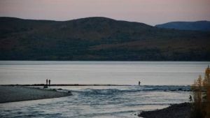 La boca del Limay un paraíso para la pesca cerca de Bariloche, se prepara para la nueva temporada