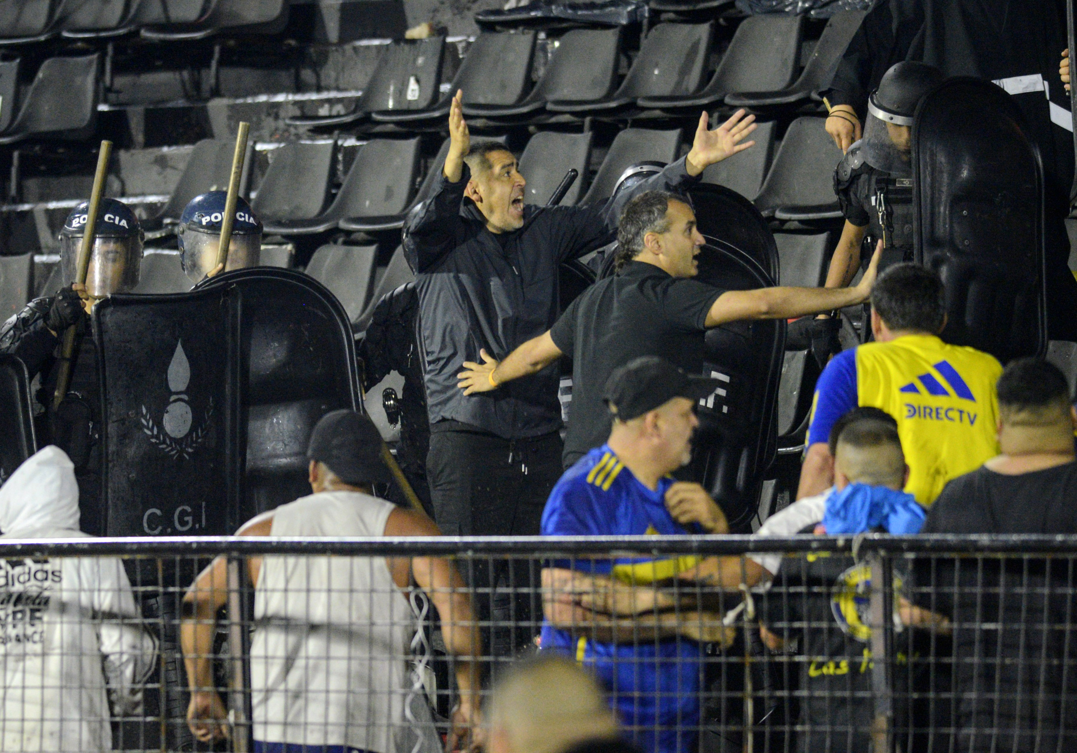 Fueron identificados los hinchas de Boca involucrados en los incidentes en Rosario y les aplicaron una dura sanción. Fotobaires